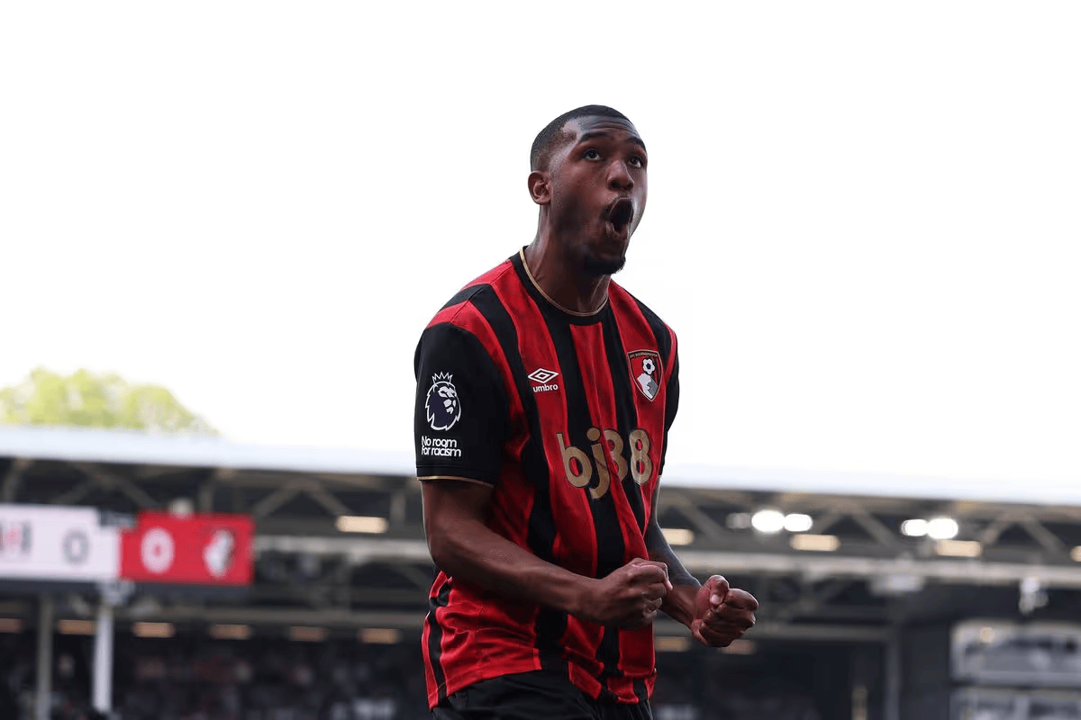 hupu-football-1780658030503-ayx-1png - AYX Sports Hub Footballer in a red-and-black striped kit celebrating with fists clenched on the pitch.