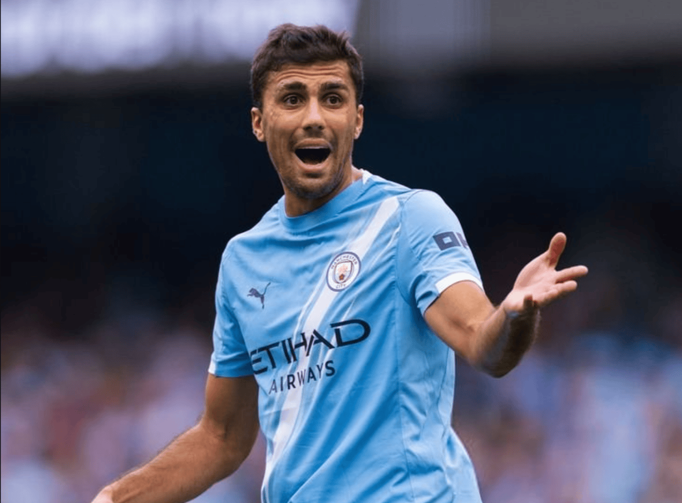 hupu-football-1780701769338-ayx-1png - AYX Sports Hub Man City footballer in light blue jersey celebrating with arms outstretched on the pitch.